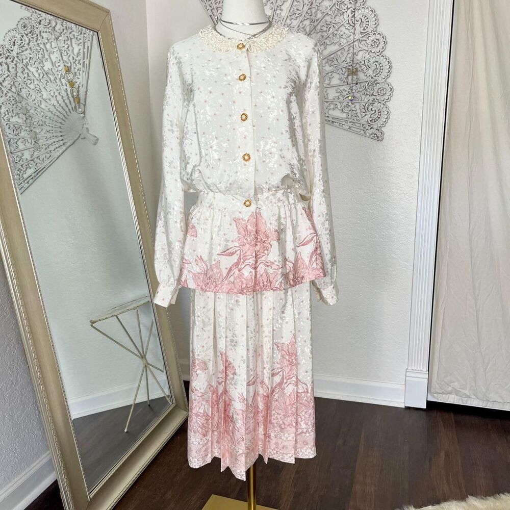 Vintage 1980s Skirt And Blouse Matching Set w small flaw